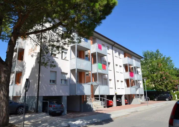 Sunny Near The Apartment